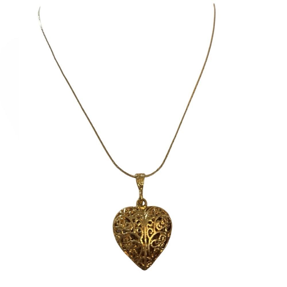Vintage Gold Tone Filigree Heart Pendant Necklace — Marked Korea, 1970s–1980s - Picture 3 of 3